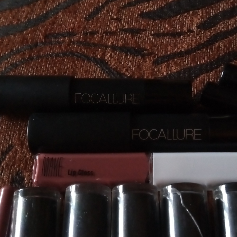 Makeup - Picture 3 of 5